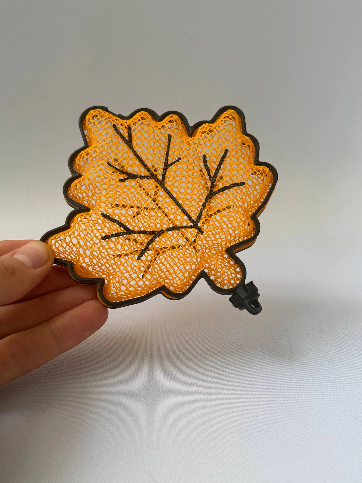 Feuille d'érable en filet – décor de bouteille à garnir