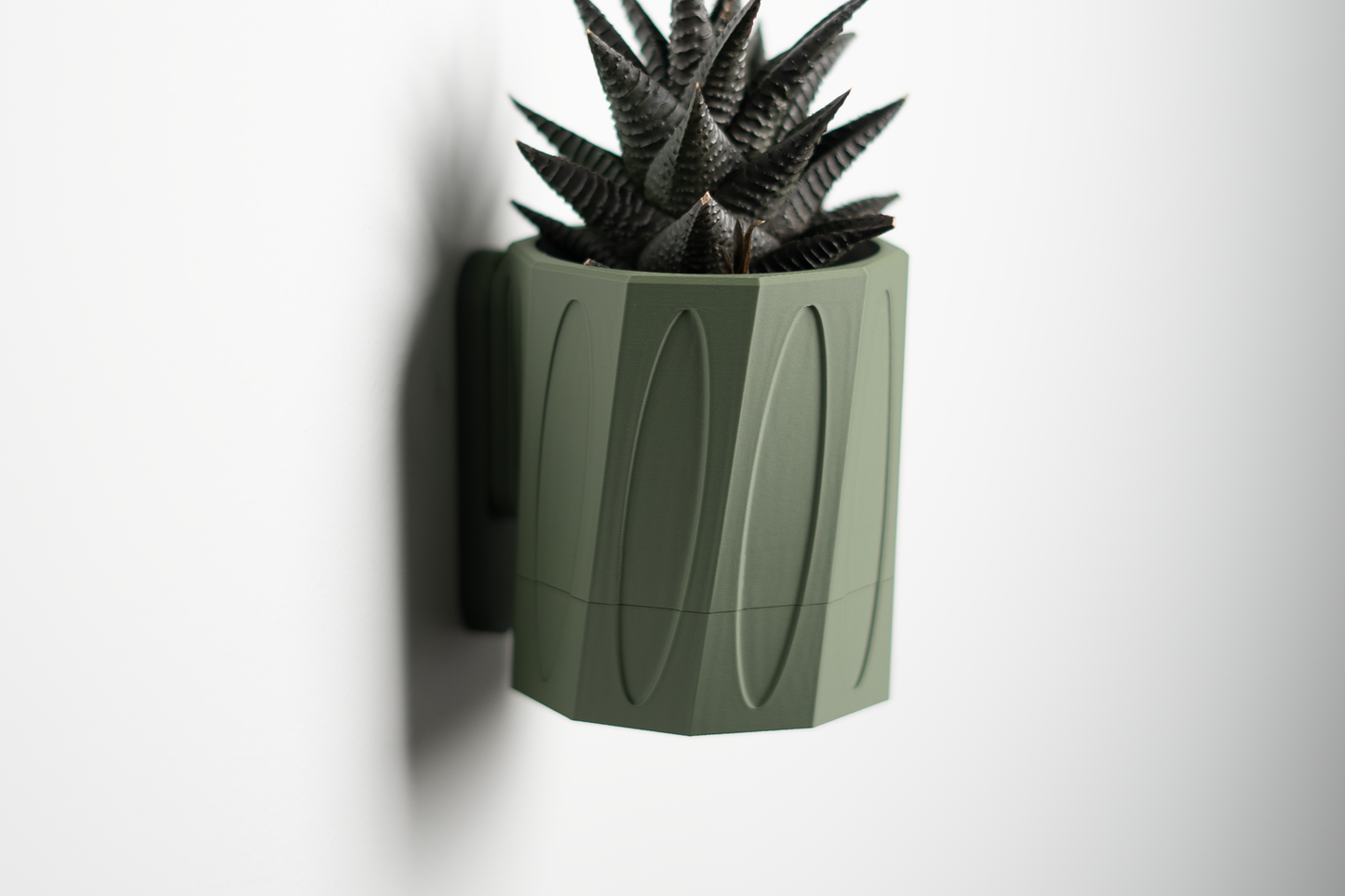 Jardinière décorative torsadée