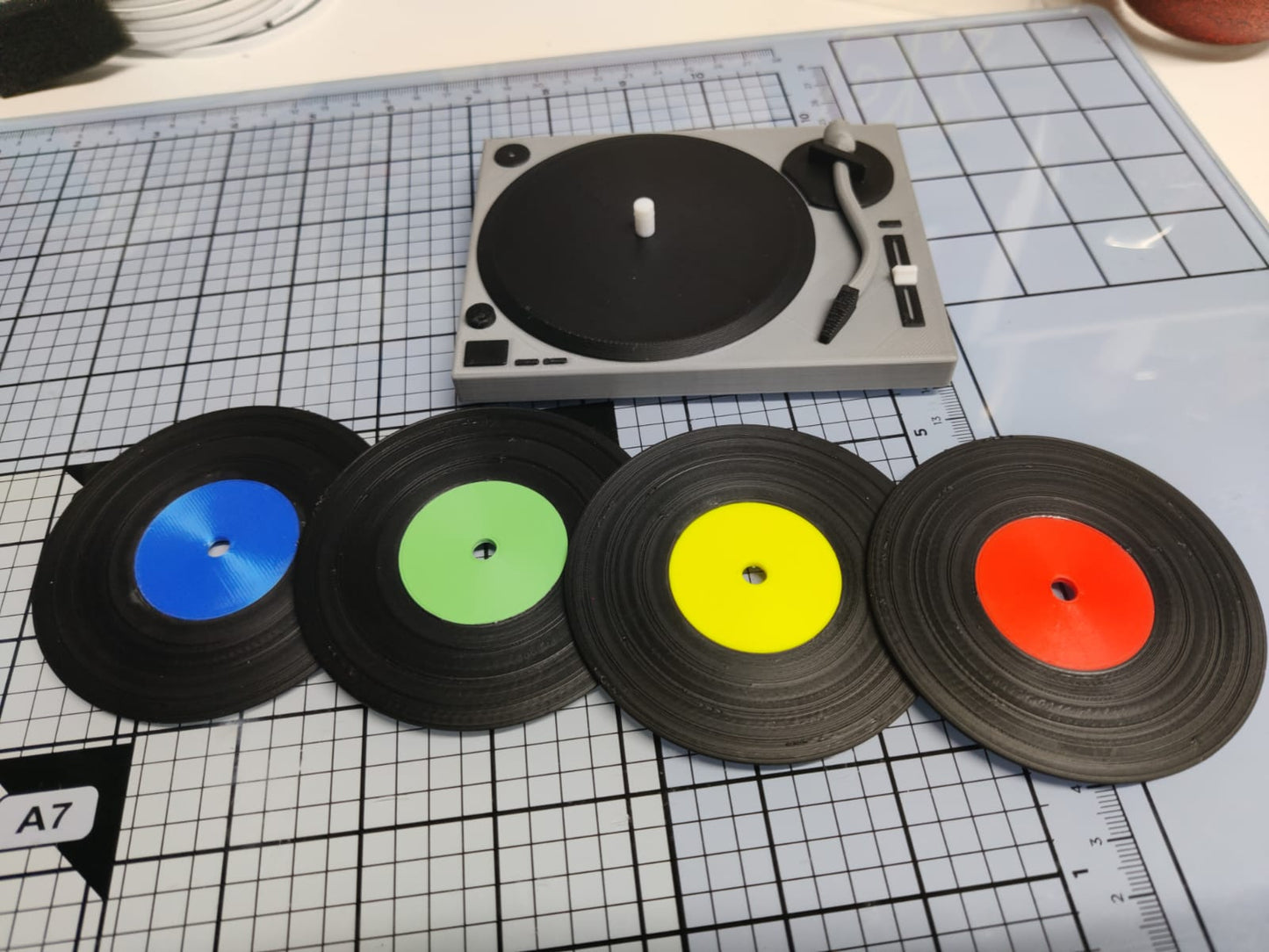 Sous-verres vinyles rĂ©tro đ¶ â Set de 4 avec platine â DĂ©coration originale & idĂ©e cadeau musique