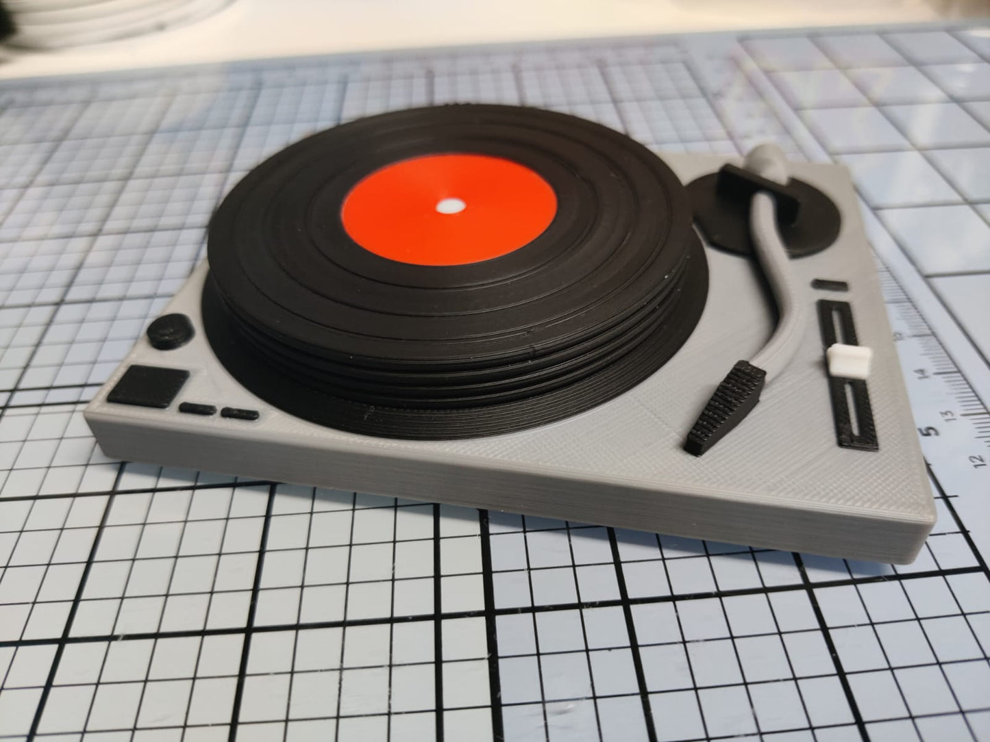 Sous-verres vinyles rétro 🎶 – Set de 4 avec platine – Décoration originale & idée cadeau musique